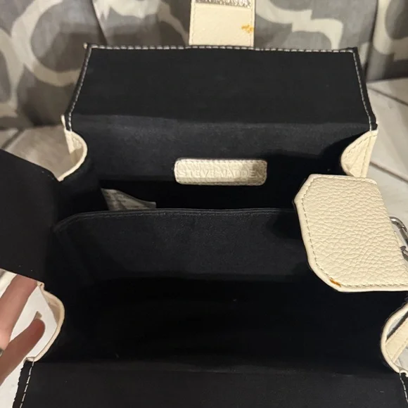 EUC Steve Madden Textured Black and Cream Box Crossbody Bag - Picture 4 of 10